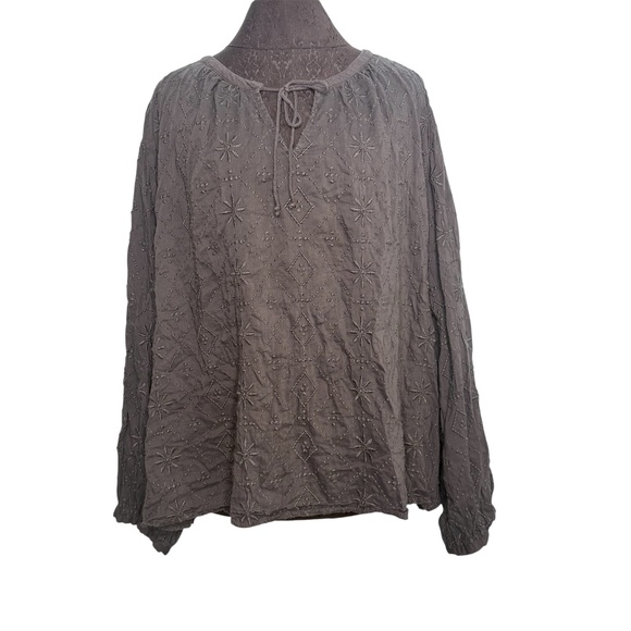 Old Navy Grey Embroidered Blouse Shirt Top - Picture 1 of 11